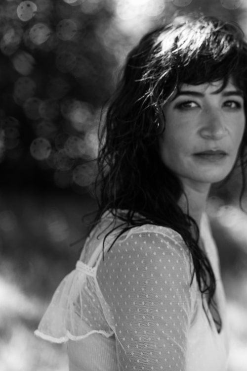 Chloé Oliveres, artiste chez Little Bros, société de production de spectacles vivants