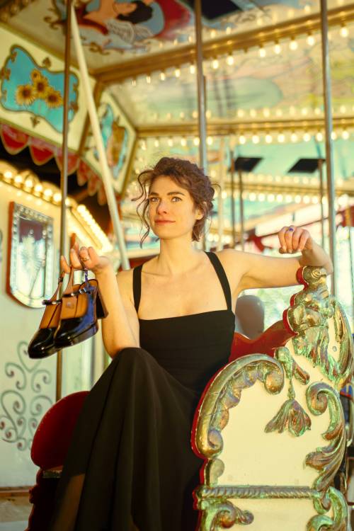 Lisa Perrio, artiste chez Little Bros, société de production de spectacles vivants