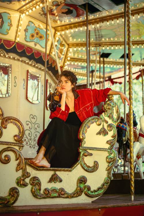 Lisa Perrio, artiste chez Little Bros, société de production de spectacles vivants